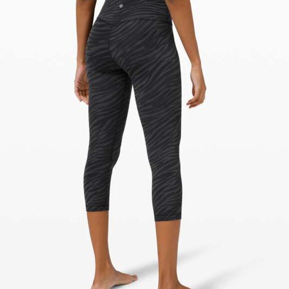 lululemon Align Crop 21" - Le Tigre Camo Deep Coal Multi - Size 4 - Picture 4 of 4